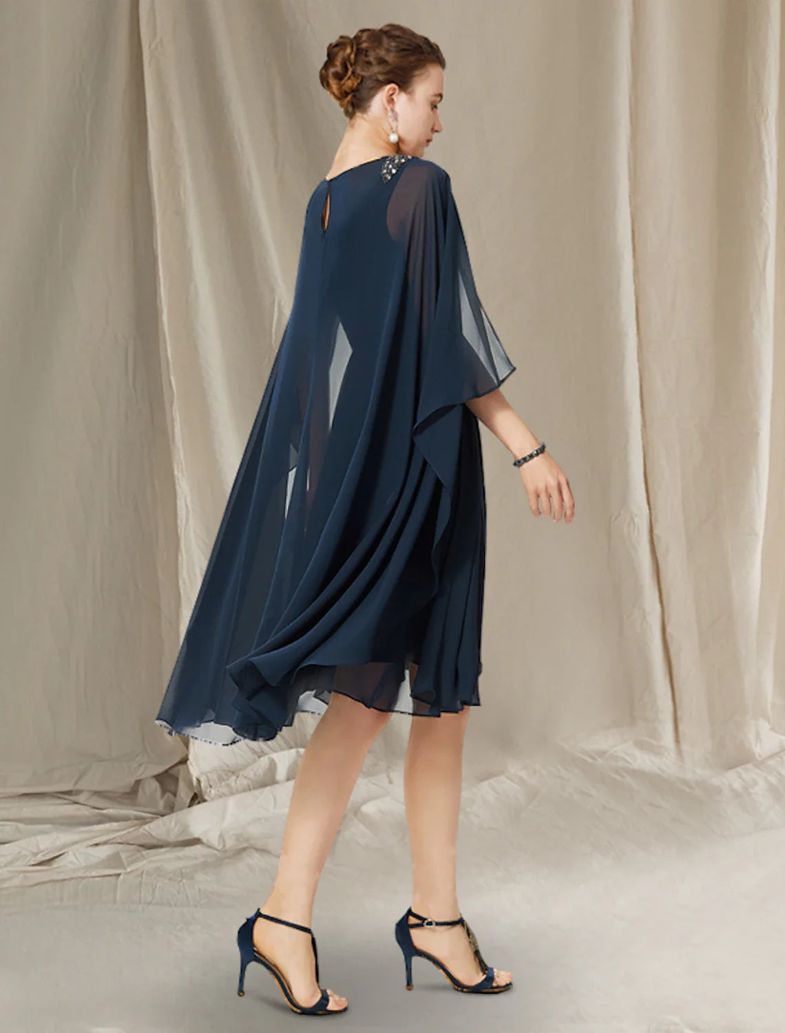Wholesale A-Line Mother of the Bride Dress Plus Size Elegant V Neck Knee Length Chiffon Short Sleeve with Pleats Beading